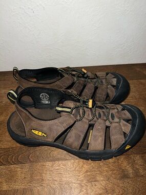 Mens 11 Keens sandals brown leather